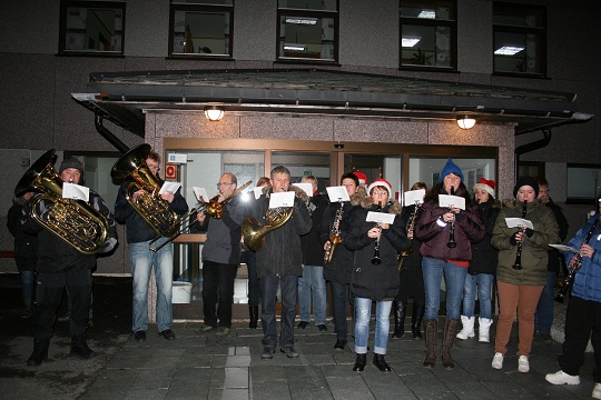 Ã…pning av julegata fredag - HMF spiller